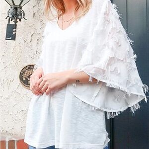 ANDTHEWHY Elegant White Top with Textured EYELASH Sleeves